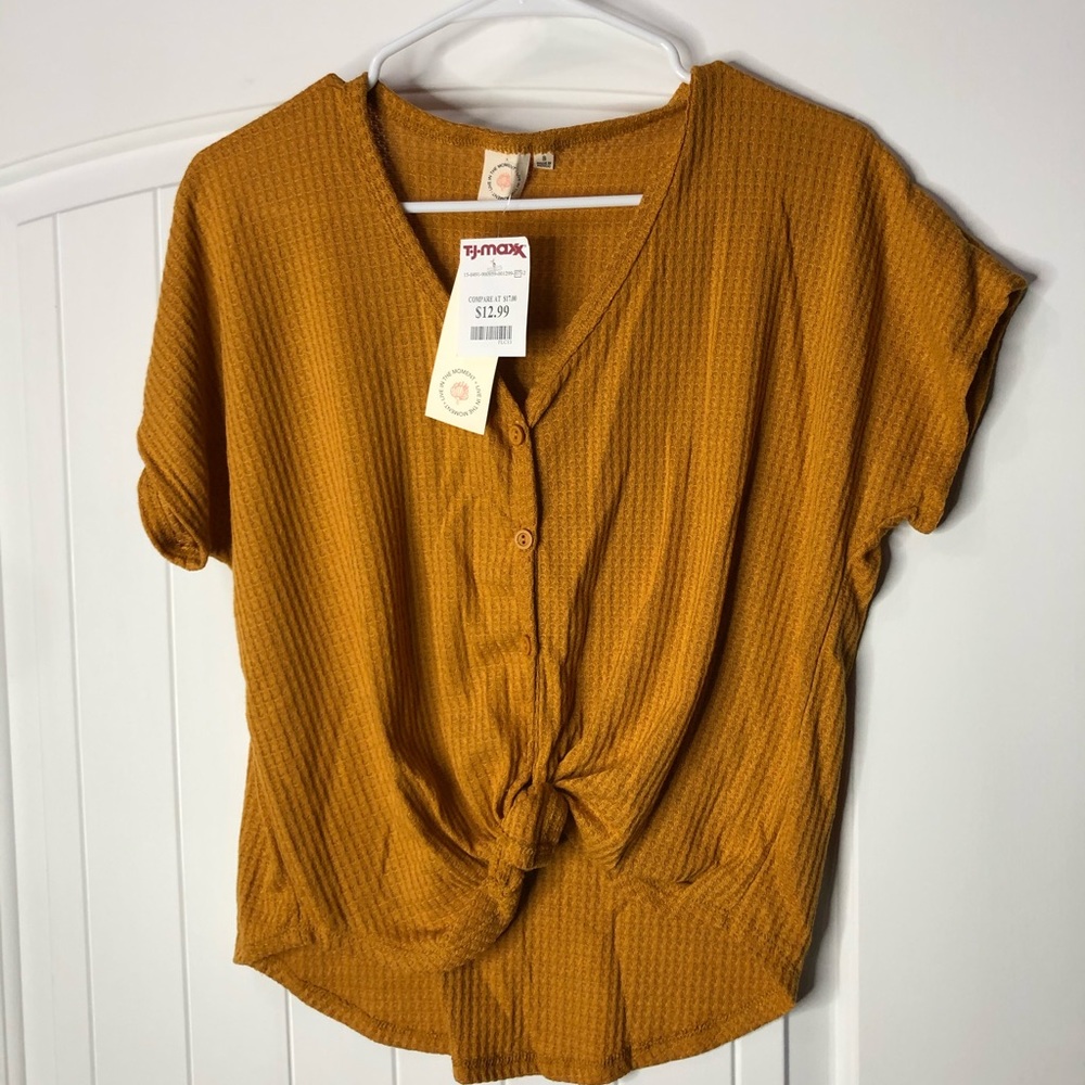 Live in the moment Small top